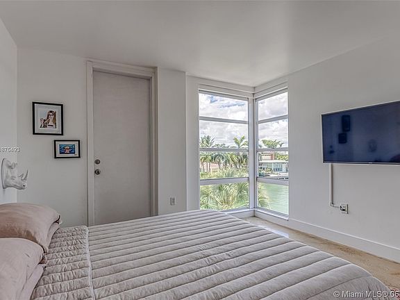 4th image of 9800 W Bay Harbor Dr #30