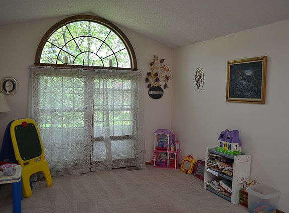 5th image of 14 Foxboro Ct