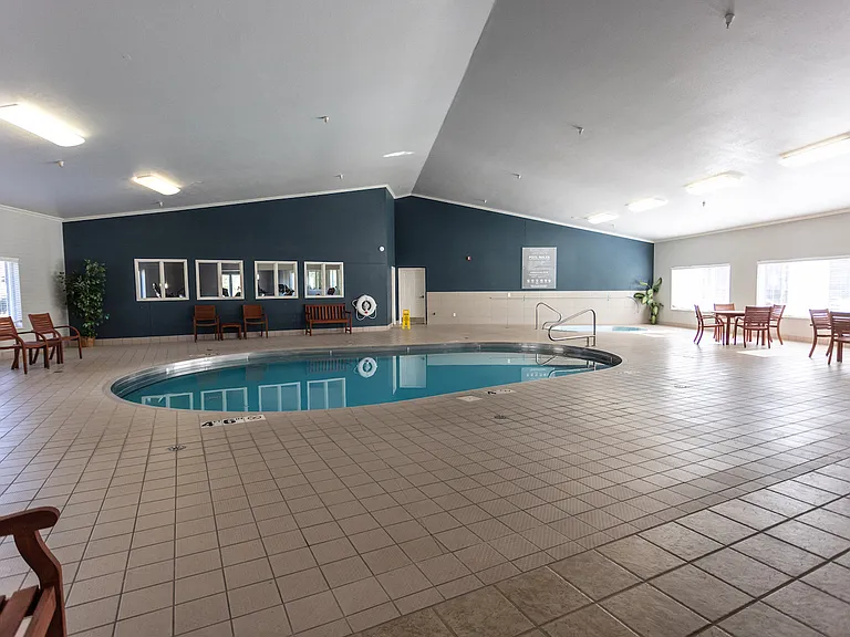 Royal Oak Apartments — Photo 25