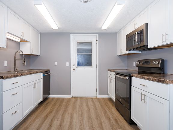 4th image of 303 N Woodlawn St