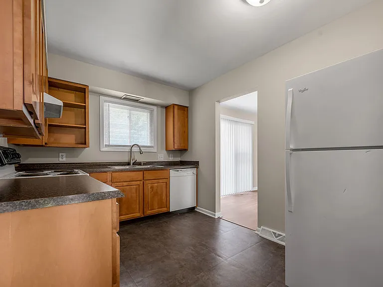 833 Malabu Dr — Photo 3
