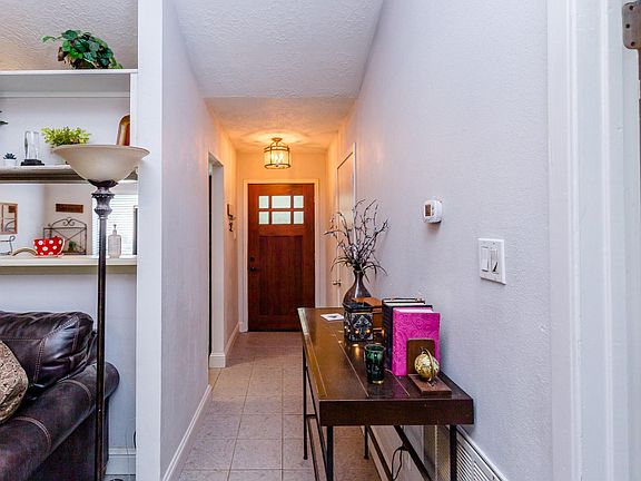 3rd image of 3014 Windemere Dr
