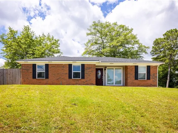 712 Lawrence Ct, Phenix City, AL 36869