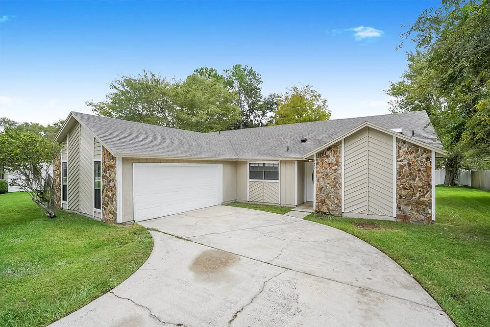 3 bed, 2.0 bath, 1594 sqft, $2,660 — Photo 3