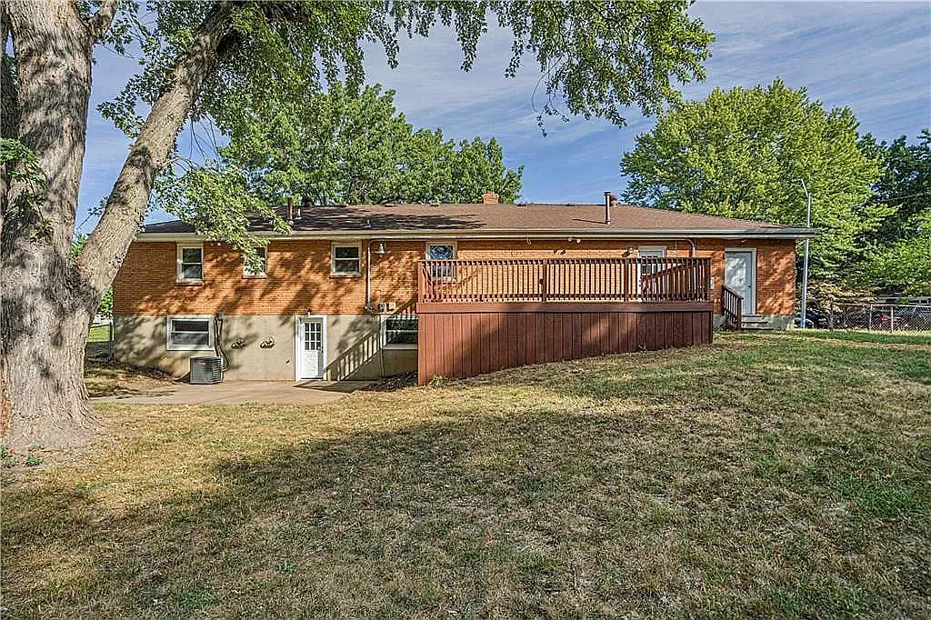 4 bed, 2000 sqft, $2,500 — Photo 3
