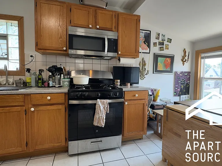 1634 N Whipple St #T — Photo 4