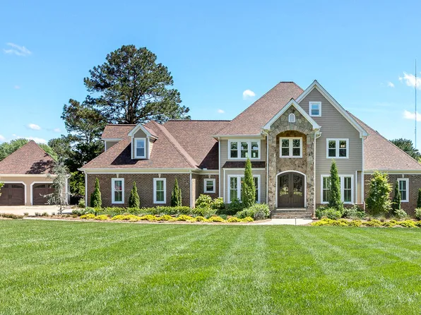6909 Darcy Ln, Raleigh, NC 27606