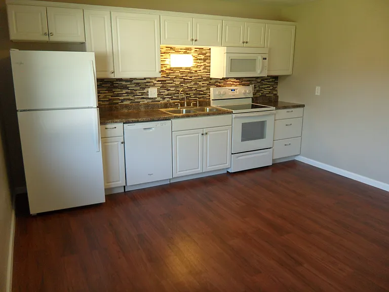 5526 Humbert Rd — Photo 7