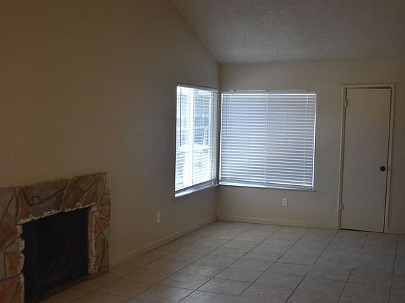 4th image of 2940-42 Milroy Ct #2942