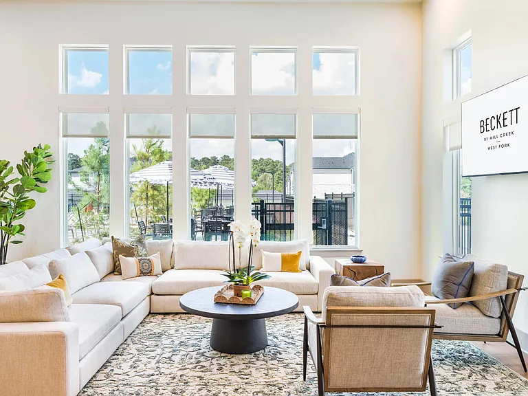 Relax and connect in our expansive clubroom with lounge seating, billiards, and plenty of space to gather at Beckett West Fork.