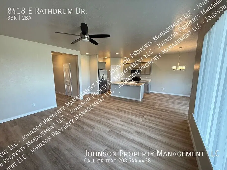 2nd living room area above garage in this newer North Nampa single family! 6 month term. — Photo 4
