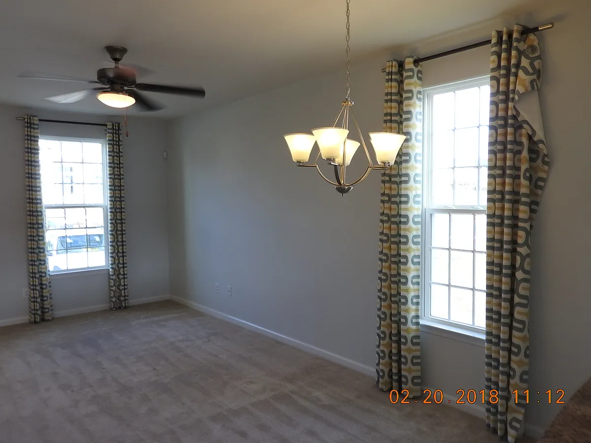 Living/Dining - 123 Streamview Dr
