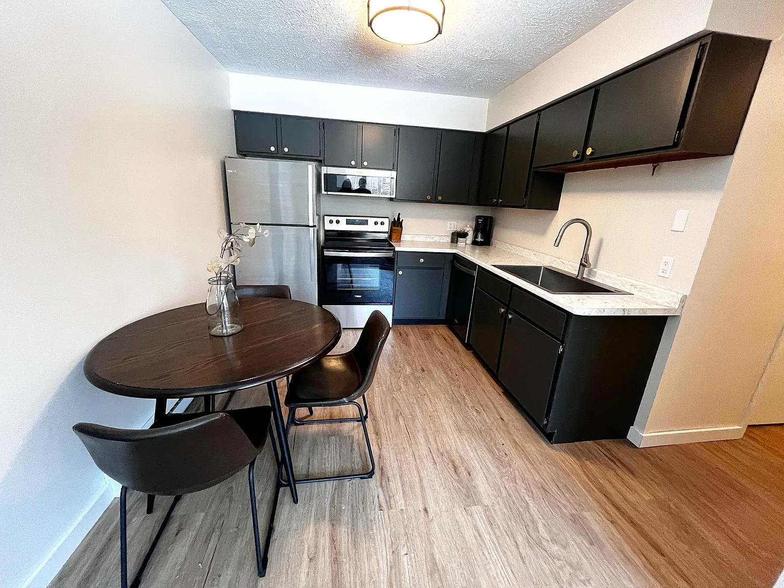 2 bed, 800 sqft, $1,100 — Photo 4