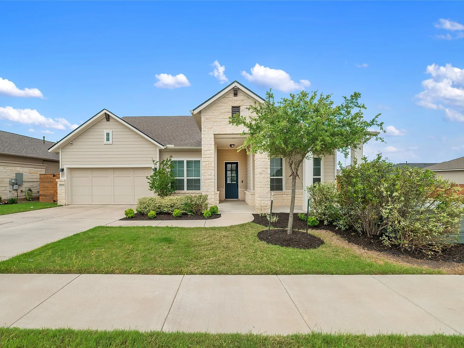 4 bed, 3.0 bath, 2568 sqft, $3,700 — Photo 1