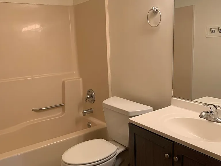 927 Briar Ln — Photo 3