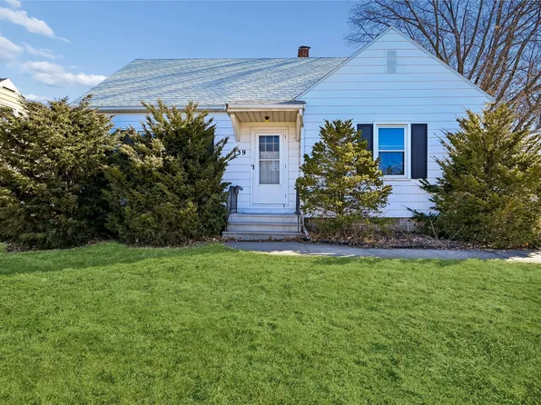 139 21st St SW, Cedar Rapids, IA 52404