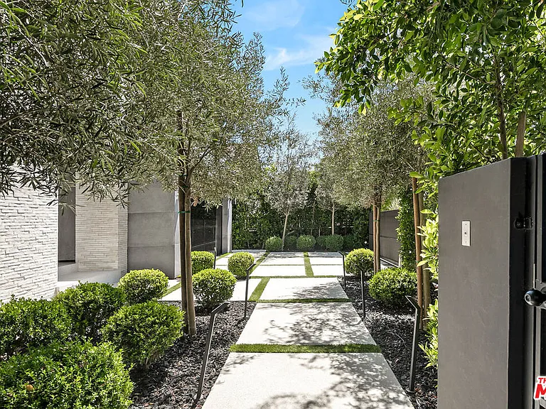 356 N La Jolla Ave — Photo 2