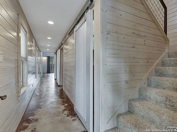 4th image of 1091 Mulberry Ave