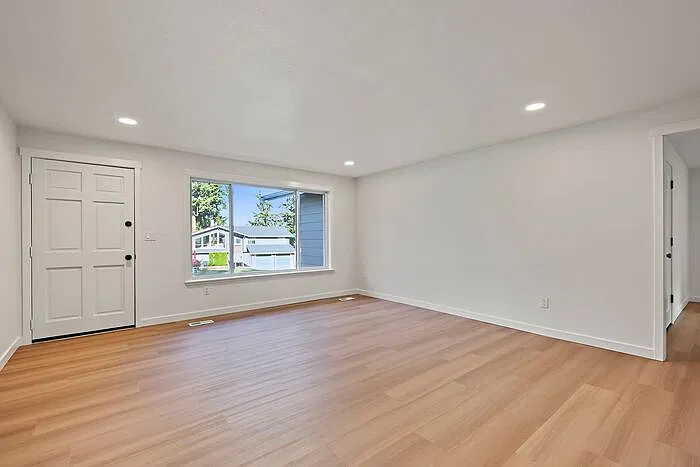 3 bed, 2.0 bath, 1210 sqft, $3,200 — Photo 4