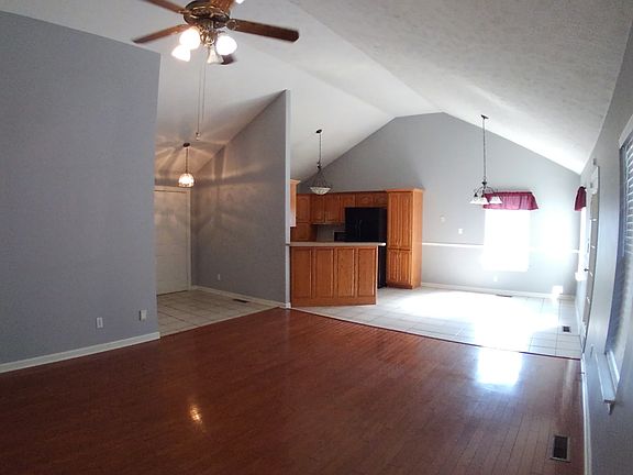 4th image of 139 Stone Hedge Dr