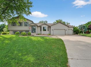 512 Lynnbrook Ct, Deforest, WI 53532