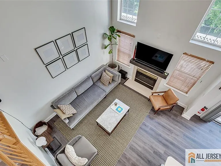 403 Somerset Ct — Photo 17