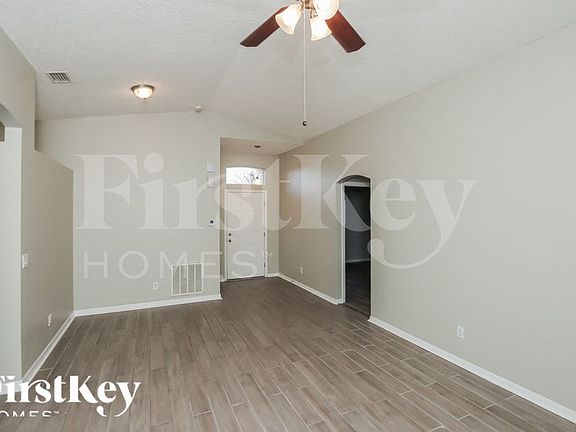 3rd image of 530 Melanie Cir
