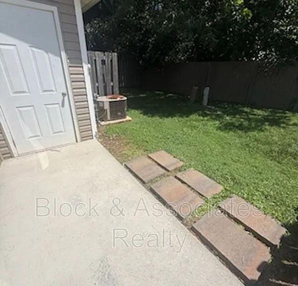 4121 Bentley Dr — Photo 9