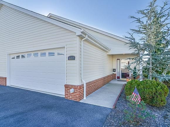 1st image of 1607 White Pine Ln