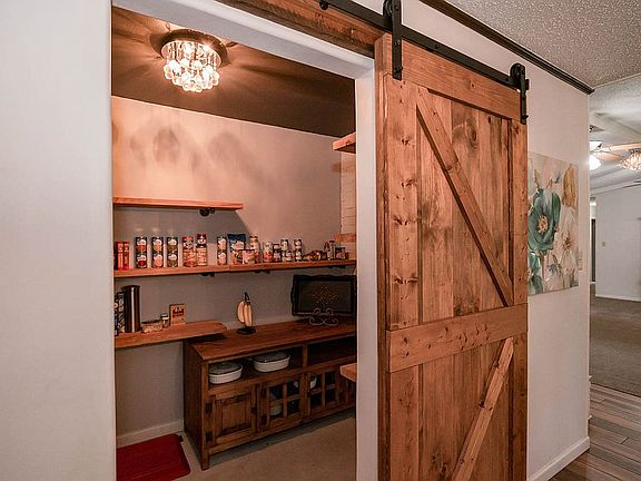 Walk-In Pantry, Chandelier