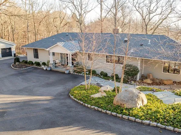 45 Bell Circle, Port Jefferson, NY 11777