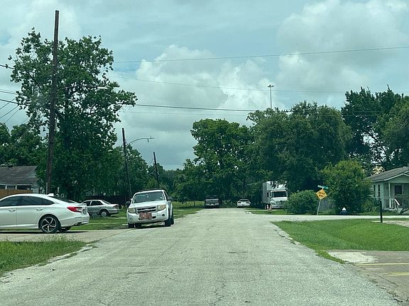 4th image of 9023 Tite St