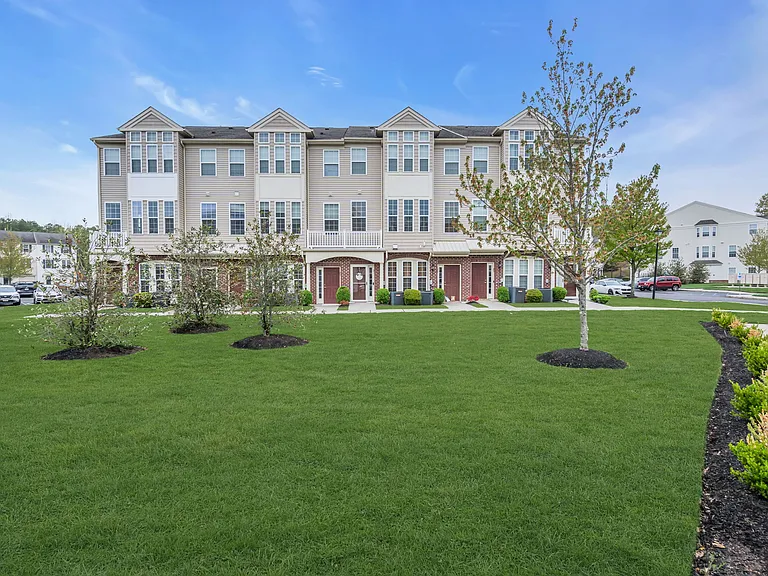 18 Jake Dr — Photo 1