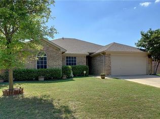937 Sherry Ln, Saginaw, TX 76179