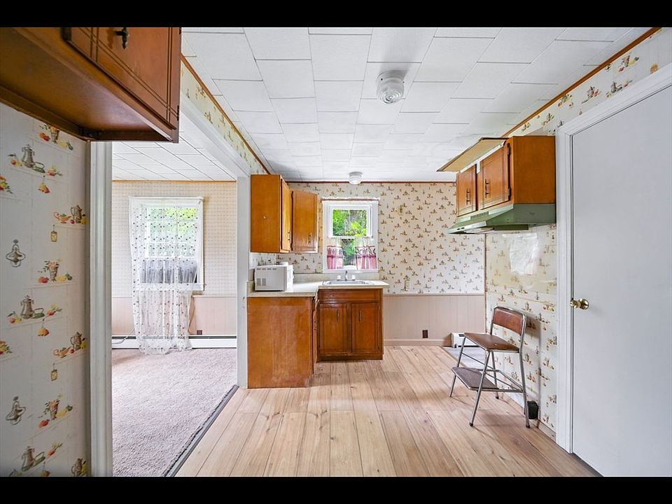 2nd image of 7 Millbury Blvd