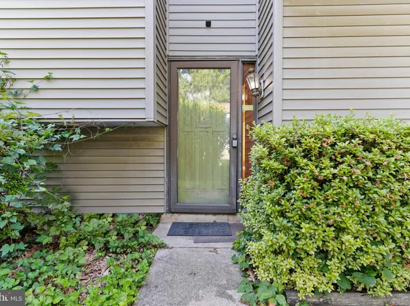 18044 Cactus Ct, Gaithersburg, MD 20877