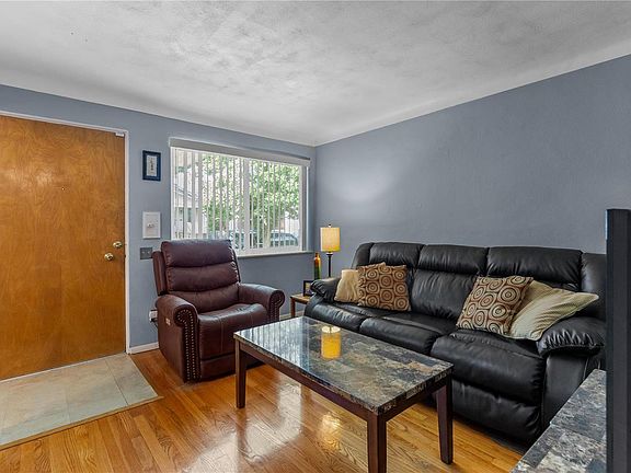 3rd image of 4072 Wilmington Ave