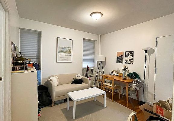 2nd image of 211 W 21st St #3R