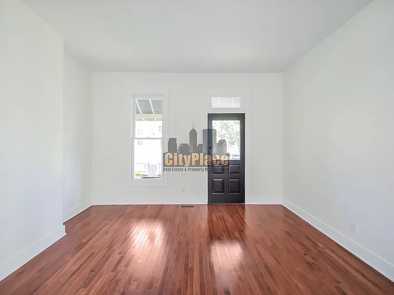 843 N Park Ave — Photo 3
