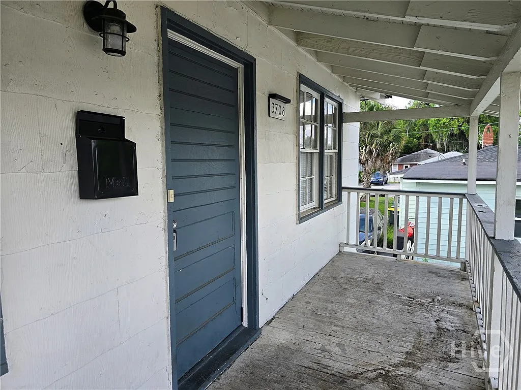 2 bed, 1.0 bath, 725 sqft, $1,400 — Photo 2