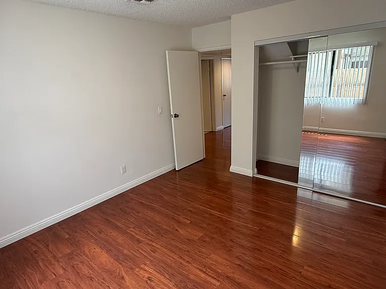 518 N Mentor Ave #106 — Photo 5