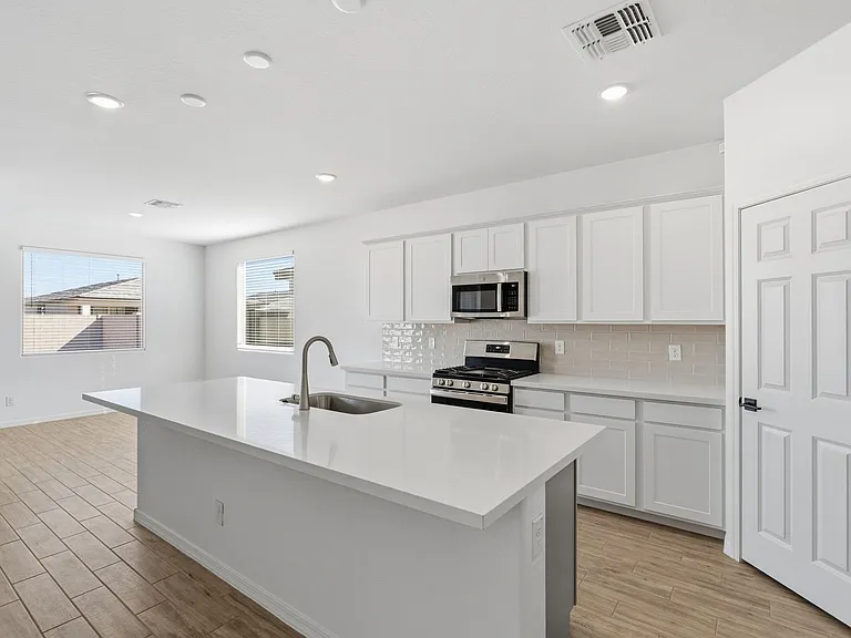 5528 W McNeil St — Photo 8