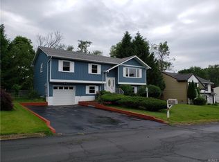 87 Keats Dr, New Windsor, NY 12553