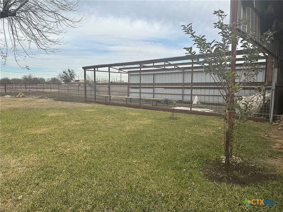2nd image of 4610 Pfeil Rd