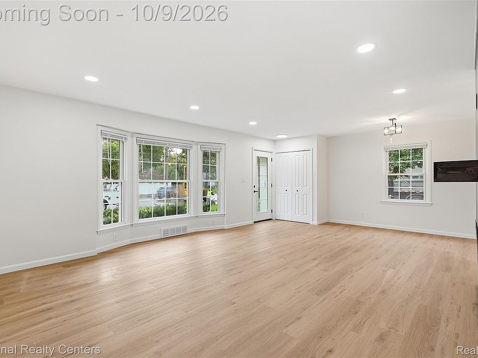 2403 Crooks Rd, photo 9