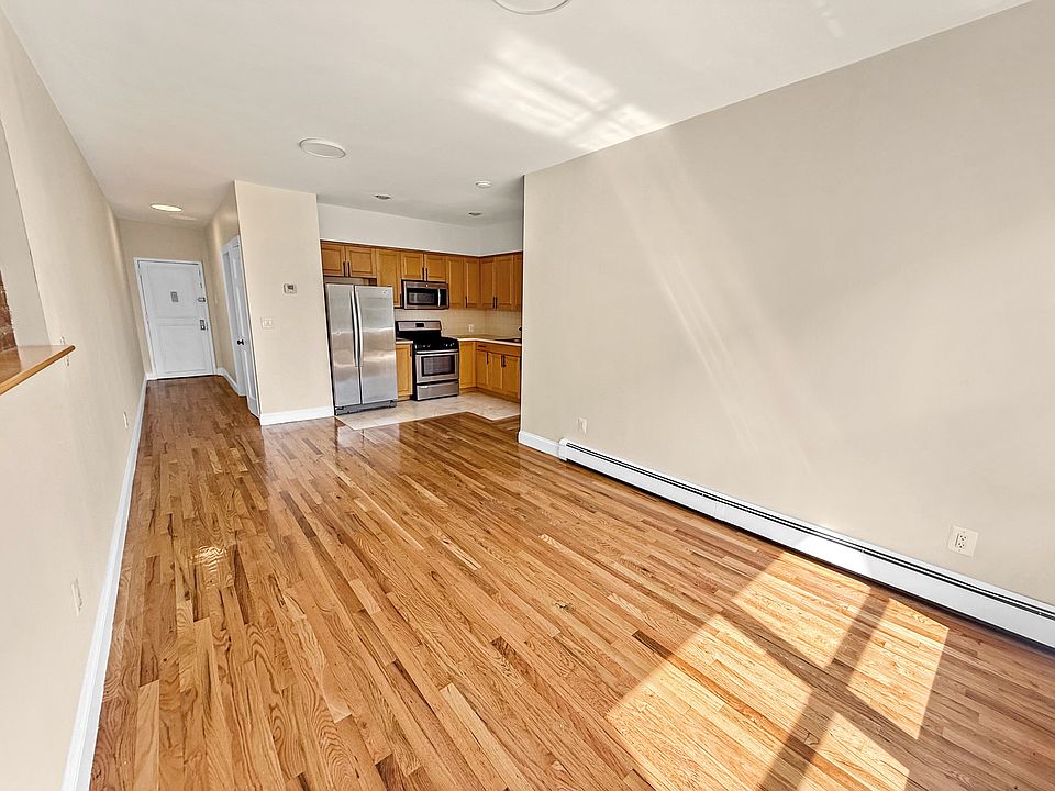 1st image of 559 W 186th St #3F