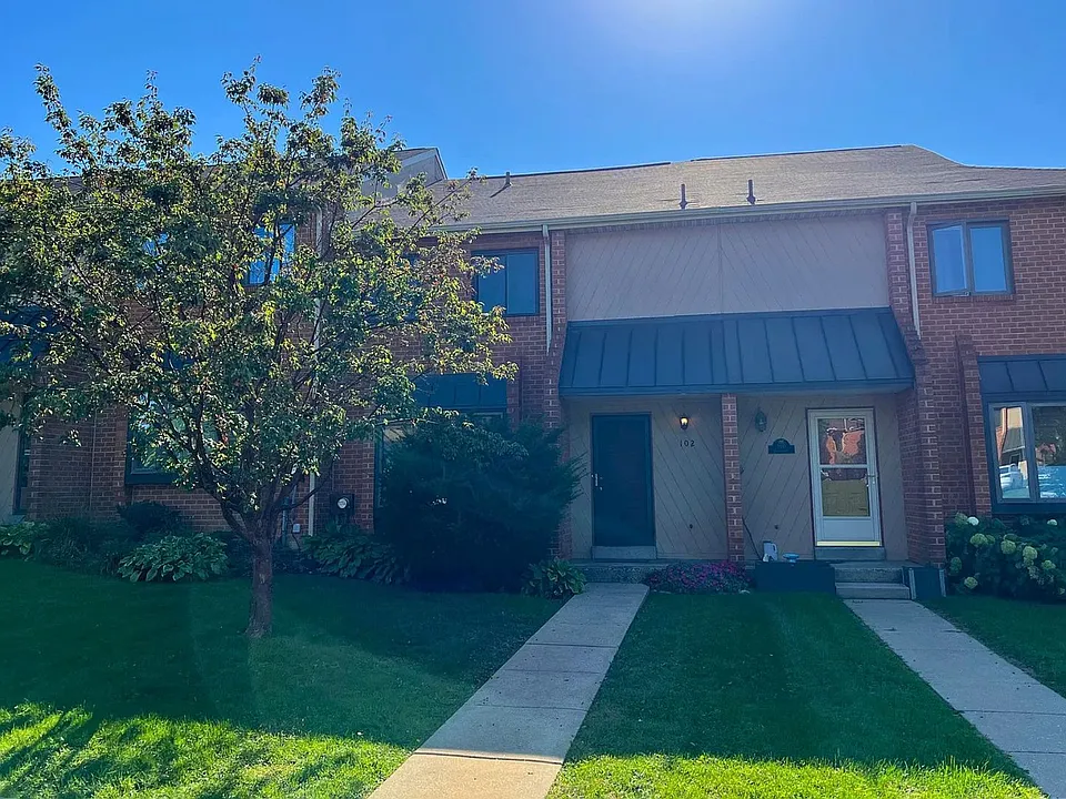 102 Caernarvon Ct