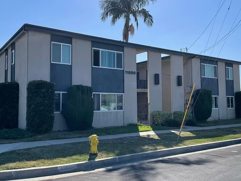 11600 Adenmoor Ave — Photo 1