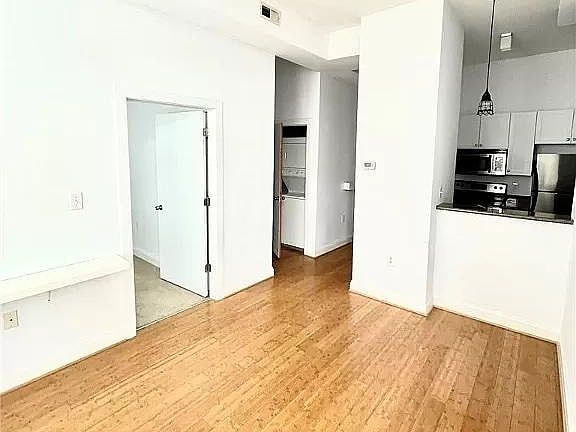 3rd image of 1414 W Marshall St APT 502