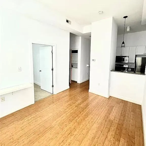 1414 W Marshall St #502 — Photo 3